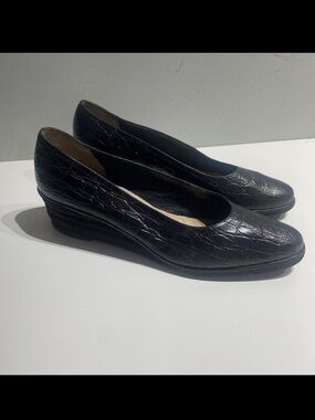Salvatore Ferragamo Boutique Women's Black Wedge Heels - Size 9.5AA